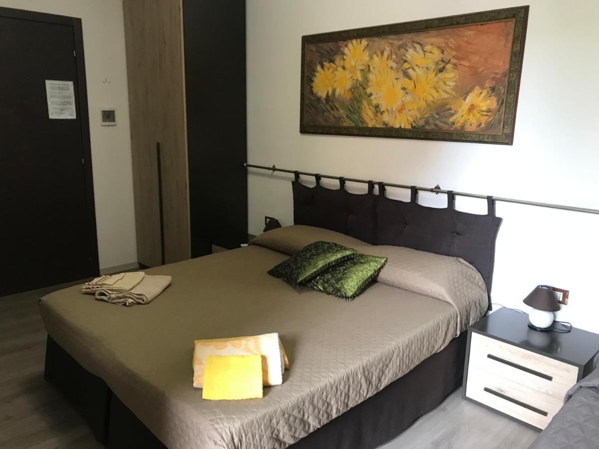 Da Gianni E Bea Hotell Foligno Exteriör bild